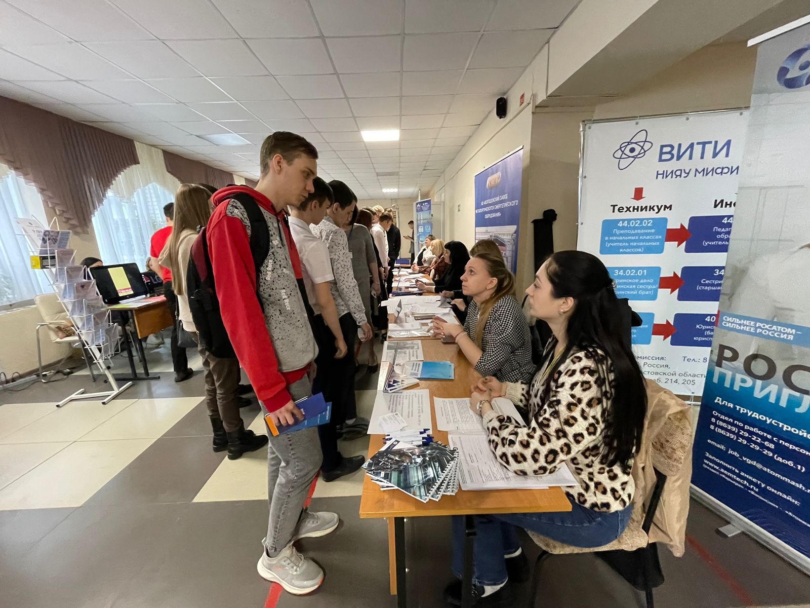 В Волгодонске открылась ярмарка трудоустройства: хорошие вакансии в одном  месте - Волгодонск.Про