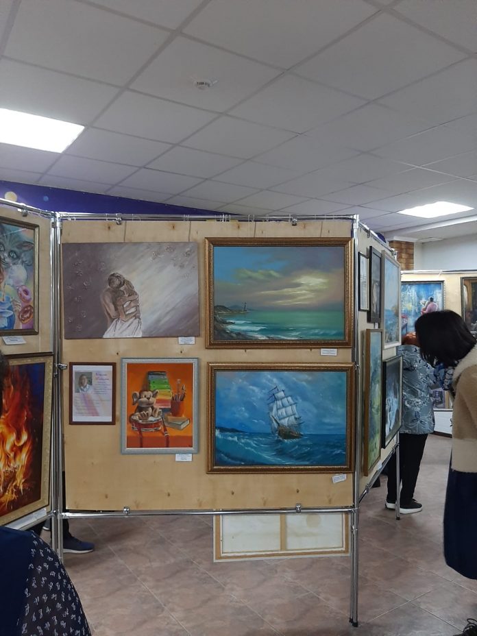 В Волгодонске открылась выставка «Арт без преград»