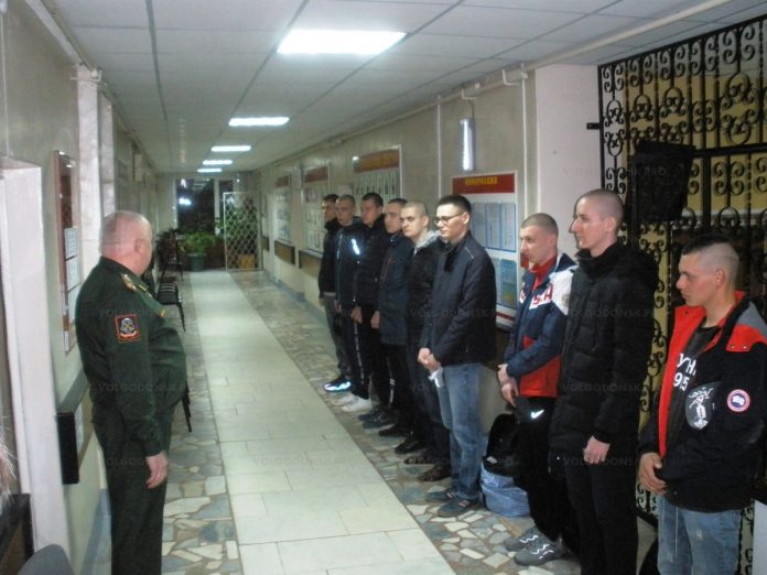Первая отправка: в Волгодонске проводили в армию первых 12 призывников