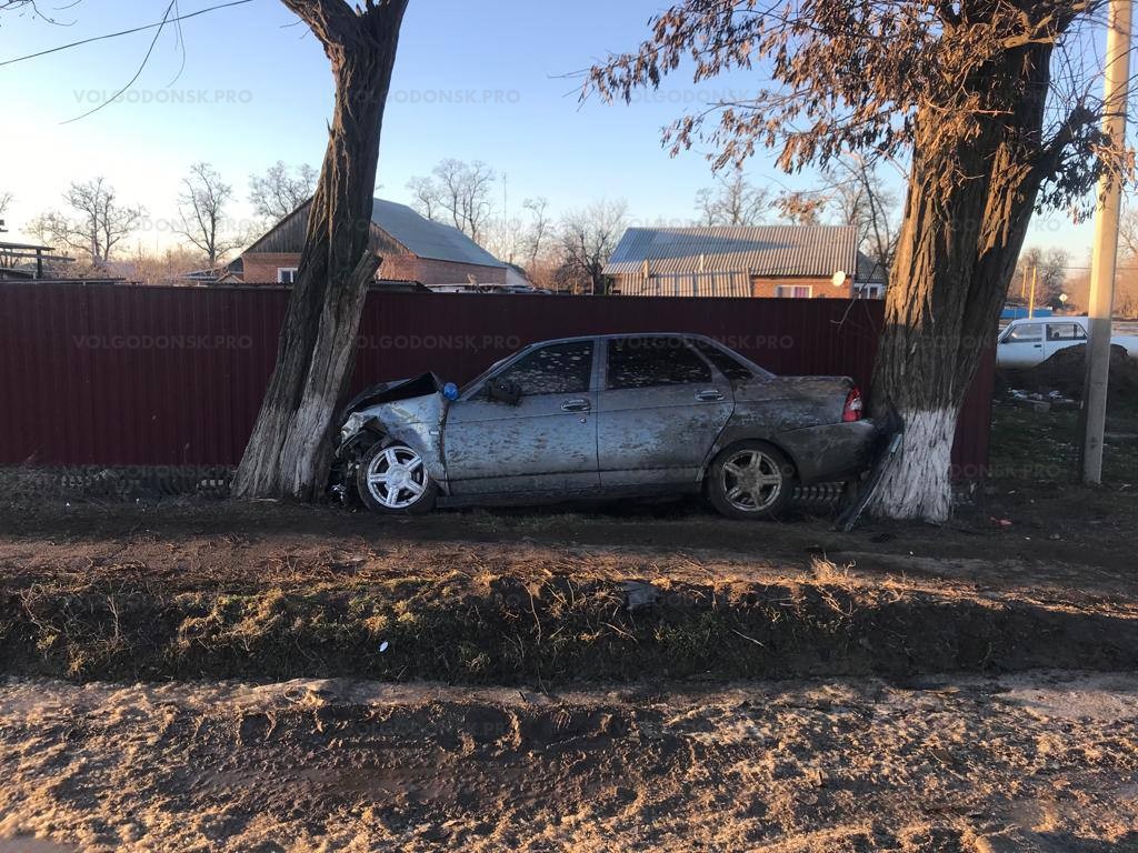 В Дубовском районе несовершеннолетний водитель спровоцировал аварию
