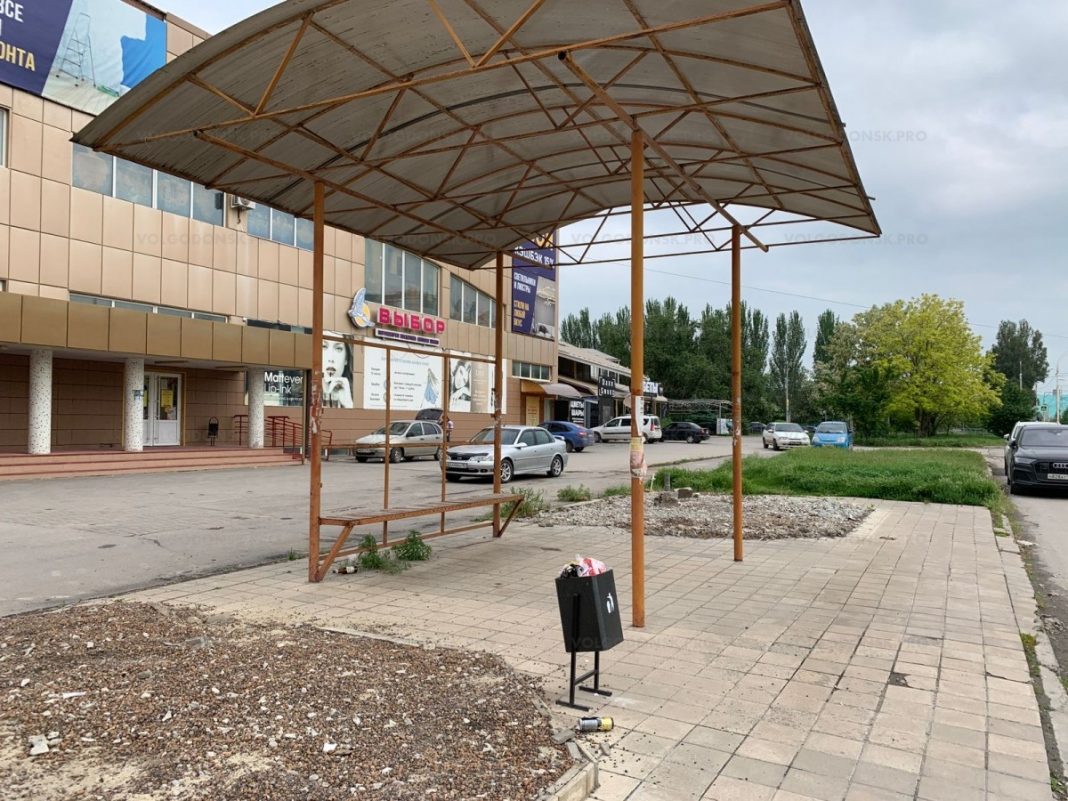 Дежурный по Волгодонску: «На остановке по проспекту Курчатова поставили урну, но…»