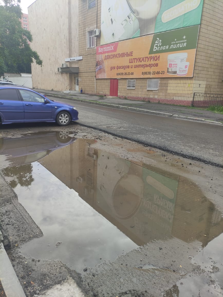 Дежурный по Волгодонску: дороги ремонтируют, а что с обочинами, где стоят машины?