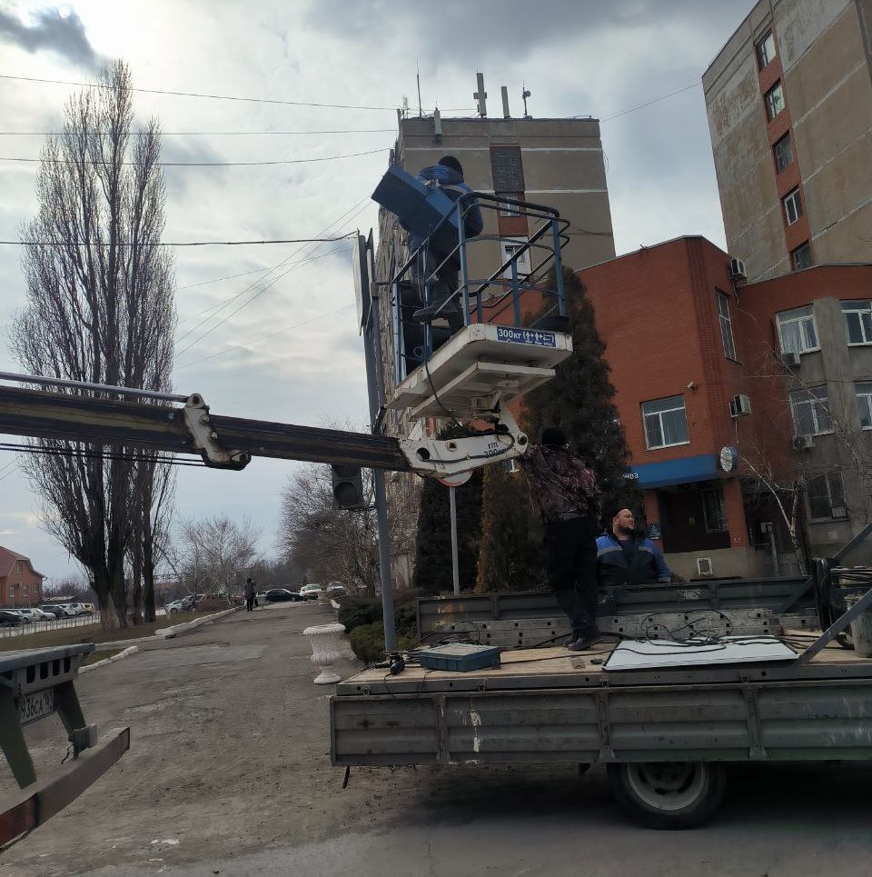 На светофоре возле налоговой инспекции установили зеленую стрелку -  Волгодонск.Про