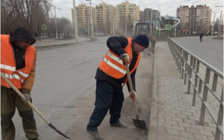 До 1 мая дороги в Волгодонске обещают очистить от песка и грязи